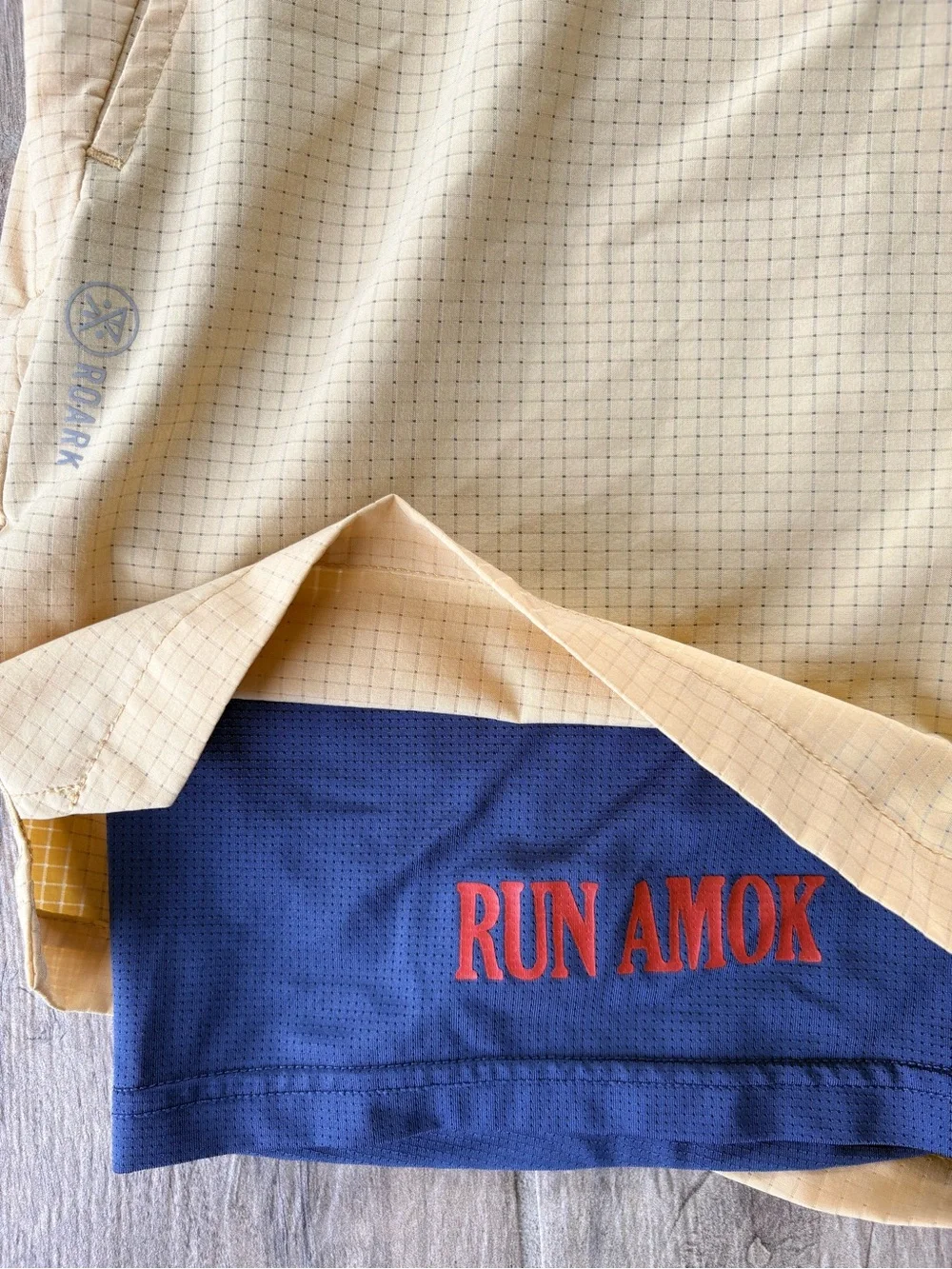 Roark Men’s Bommer Run Amok 3.5” Yellow/Navy Shorts Size Large